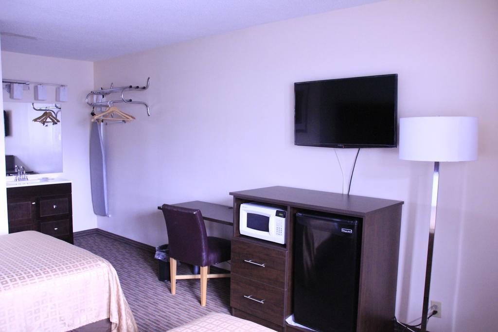 Sterling Inn Near Iag Airport ไนแอการาฟอลส์ ภายนอก รูปภาพ